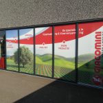 One way vision privacy folie foliet met gaatjes gaatjesfolie geperforeerde raamfolie see thru folie van binnen naar buiten kijken Reclame Huygen Reclamebedrijf Beringen Limburg Belgie